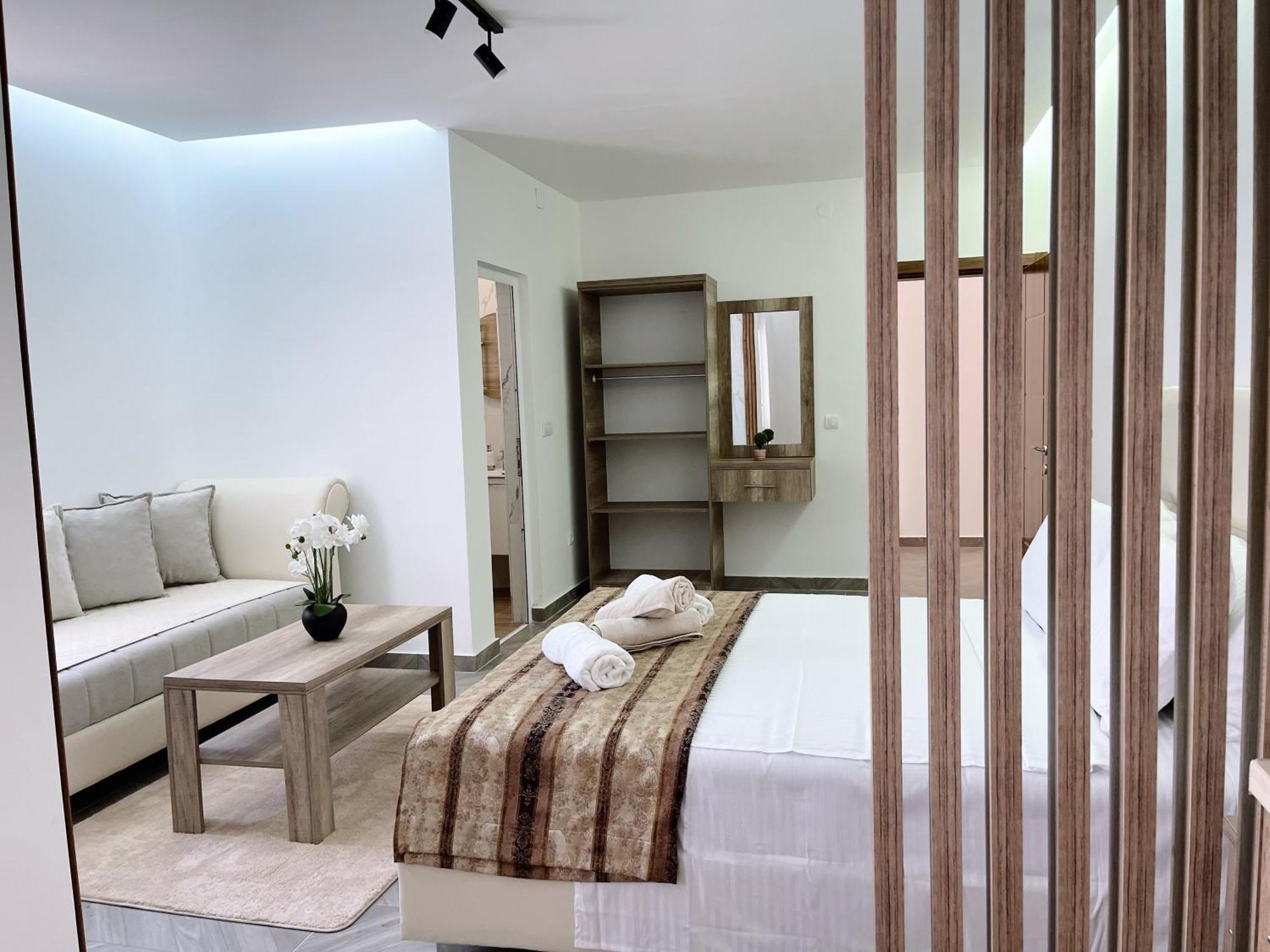 Guest House Koliqi - Hotel & Apartments Улцинь Экстерьер фото
